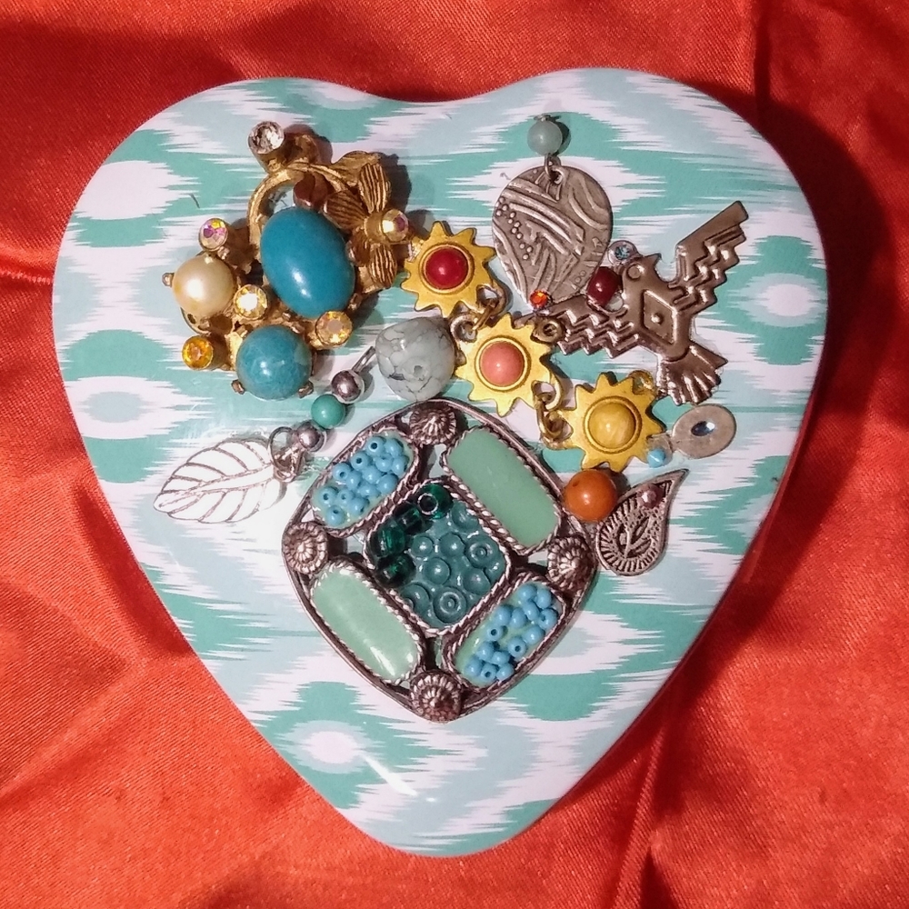 LAST CHANCE  Tin-sational Trinket Tin: Embellished Southwest Turquoise Vintage